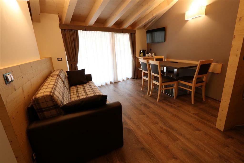 Dolcevita Ambiez B&B San Lorenzo Dorsino Luaran gambar